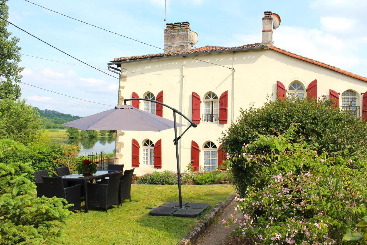 La Maison Du Passeur Availles-Limouzine Экстерьер фото